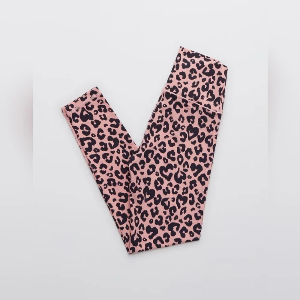 OFFLINE By Aerie Real Me High Waisted Twist Legging, Size M - Picture 6 of 11